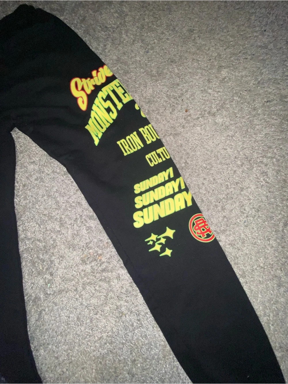 Strive P.S Row Graphic Jogger Sweatpants Black Mens Small Streetwear Wolf Print